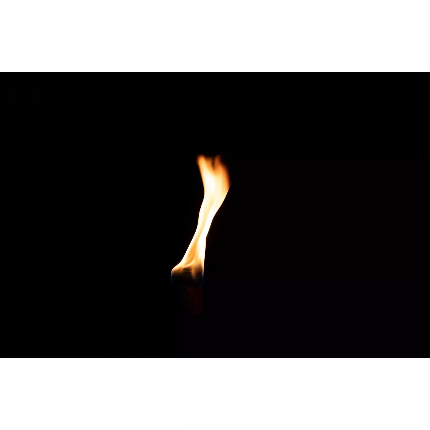 Bild der Feuerwerkeffekts der Barock Fackel. Eine Weiß/Gelb/Orange Flamme.